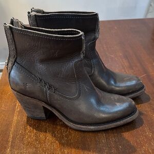 Frye Leslie Artisan Short Booties